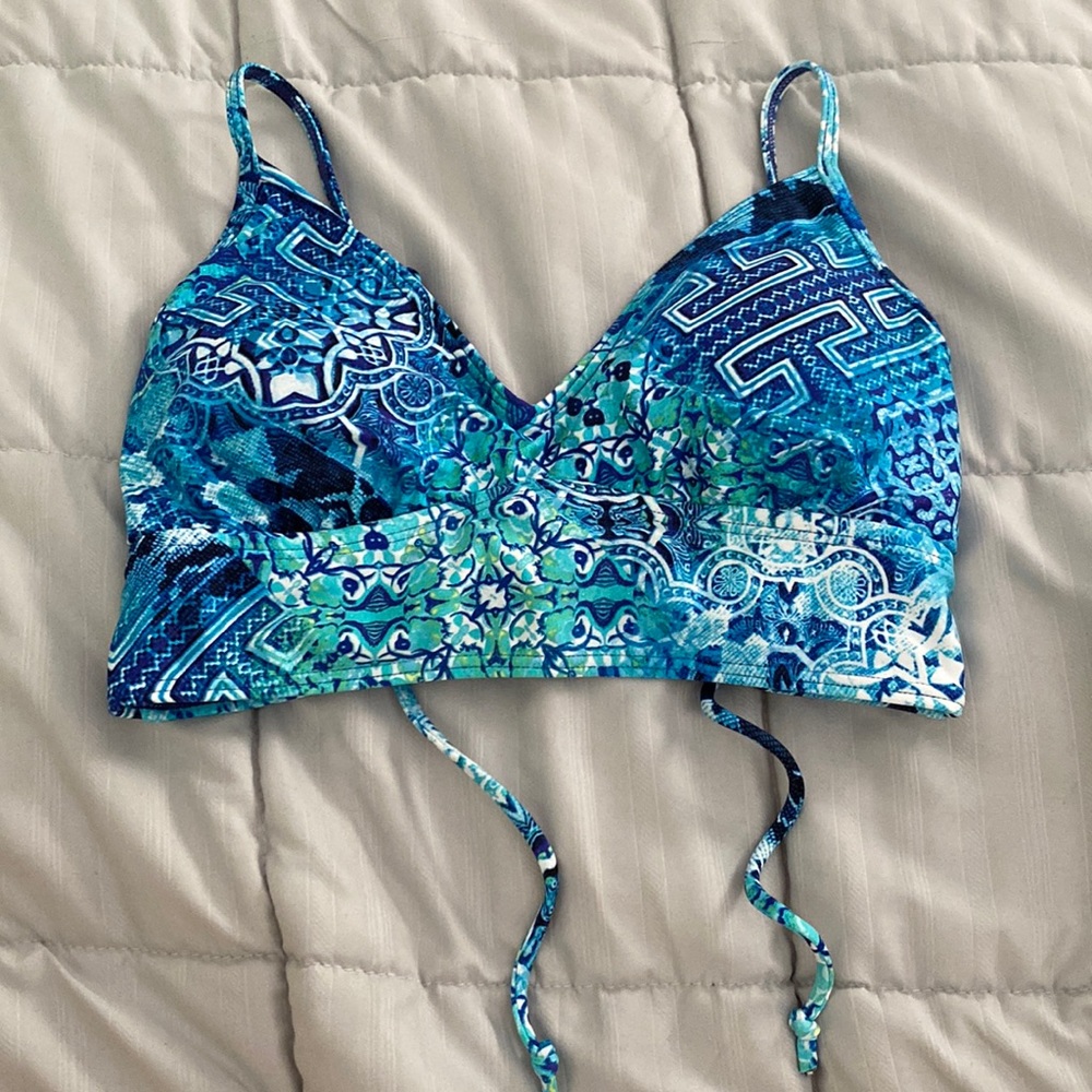 Kenneth Cole reaction swim top size small